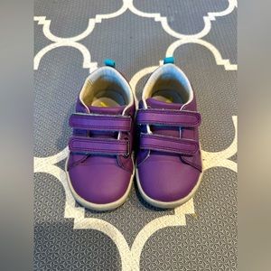 Ten little, toddler shoes size 7